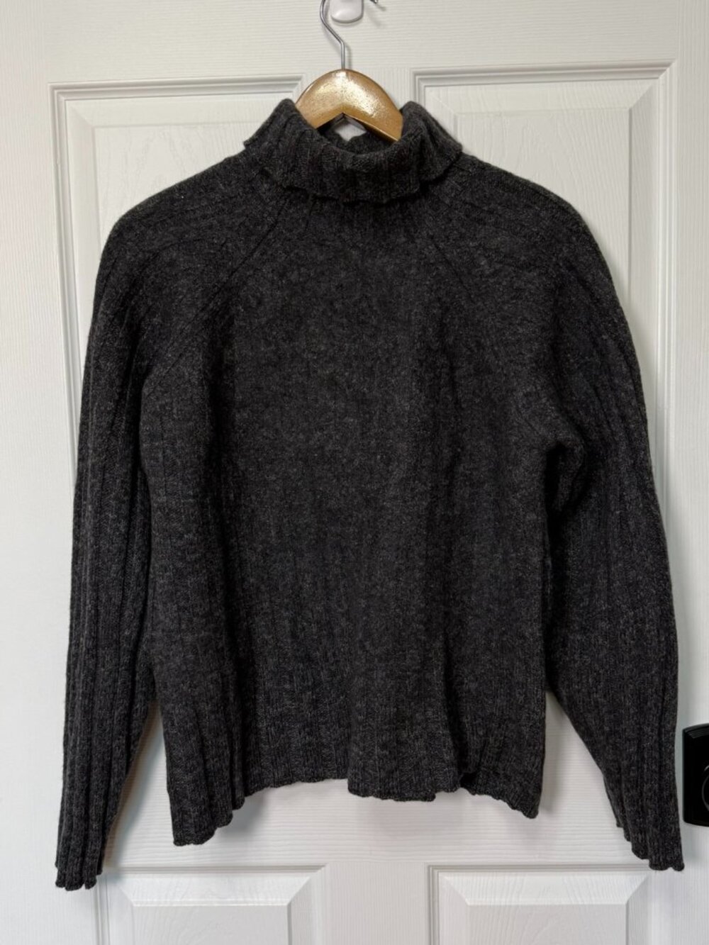 Vintage Banana Republic 100% Merino Wool Ribbed Turtleneck Sweater Gray Size XL - Picture 3 of 8